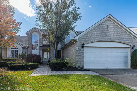 2722 Greenlawn Ave, Commerce, MI 48382
