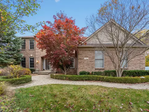 1458 Covington Woods Ln, Orion, MI 48360