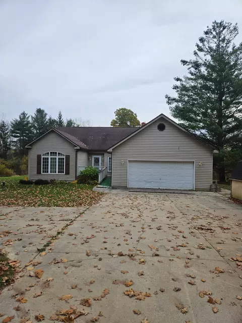 6110 Hollow Cors, Almont, MI 48428
