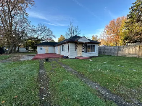 21700 Elizabeth St, Saint Clair Shores, MI 48080