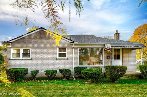 29503 W Chicago St, Livonia, MI 48150
