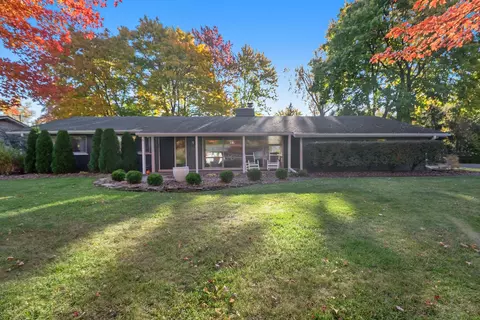 3418 Paddington Dr, Troy, MI 48084