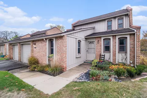 2993 Moon Lake Dr, West Bloomfield, MI 48323