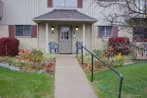 1088 Hillcrest Dr #43, Oxford, MI 48371