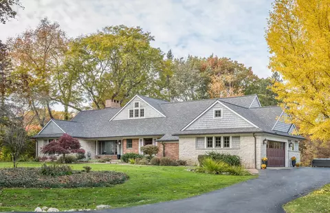 1898 W Tahquamenon Crt Ct, Bloomfield Township, MI 48302