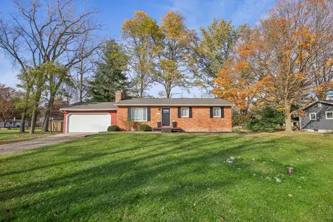 142 Henderson Rd, Howell, MI 48855