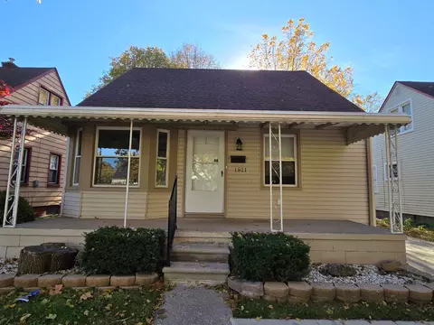1811 Montie Rd, Lincoln Park, MI 48146