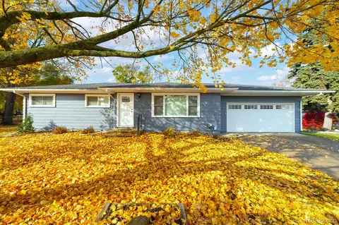 286 Schoolcraft St, Auburn Hills, MI 48326