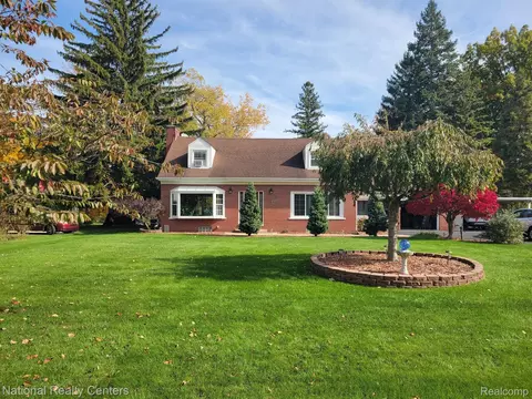 22505 Meridian Rd, Grosse Ile, MI 48138