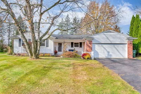 2989 Walmsley Circle Dr, Orion, MI 48360