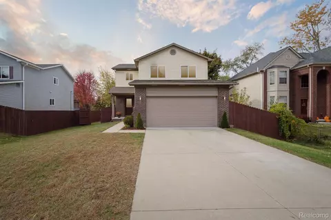 2466 Hessel Ave, Rochester Hills, MI 48307