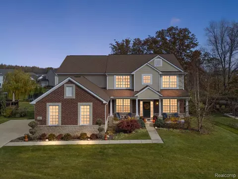 261 Wynstone Cir S, Oakland, MI 48363