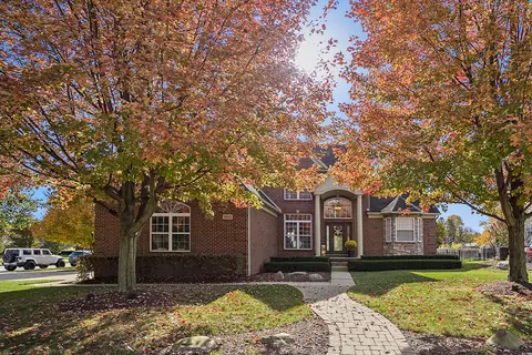 35562 Windridge Dr, New Baltimore, MI 48047