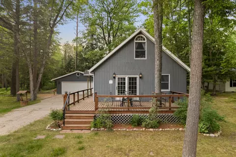 9632 Elizabeth St, Grayling, MI 49738