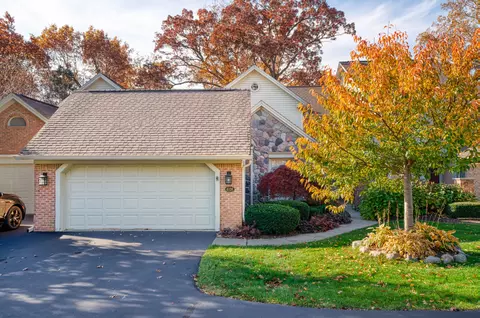4526 Golf View Dr, Genoa, MI 48116