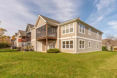 1243 Heatherwood Ln, Pittsfield, MI 48108