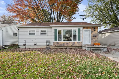 29297 Commonwealth St, Roseville, MI 48066
