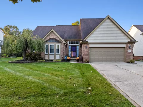 2835 Pheasant Run East Dr, Wixom, MI 48393