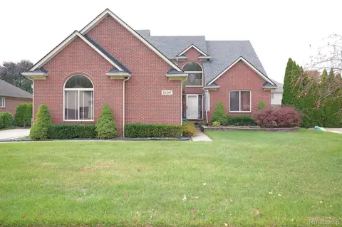 52387 Walnut Dr, Chesterfield, MI 48047