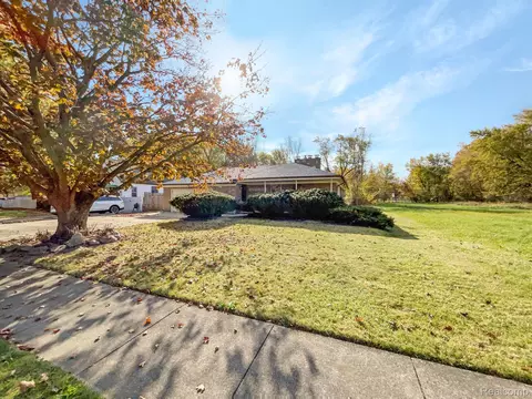 27475 Annapolis Rd, Westland, MI 48186
