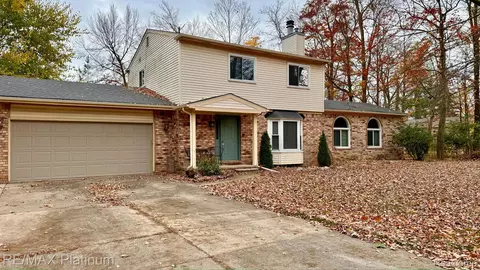 21410 E Ruth St E, Farmington Hills, MI 48336