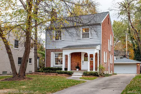 26020 Wyoming Rd, Huntington Woods, MI 48070