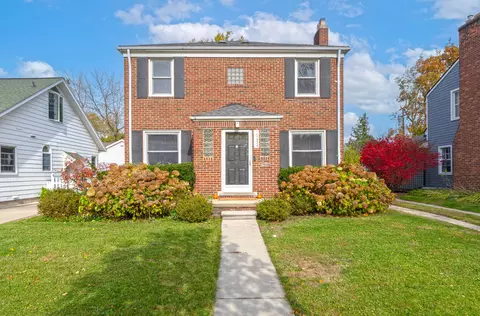 10434 Talbot Ave, Huntington Woods, MI 48070