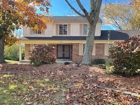 24073 Lori Crt Ct, Farmington Hills, MI 48336