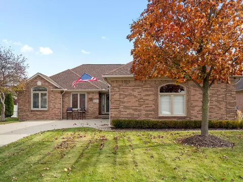 54284 Nicholas, Macomb, MI 48042