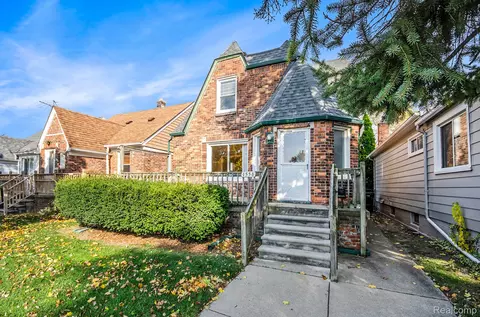 1556 Dee St, Wyandotte, MI 48192