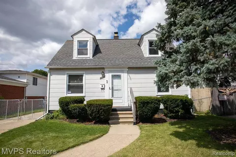 8233 Sterling, Center Line, MI 48015