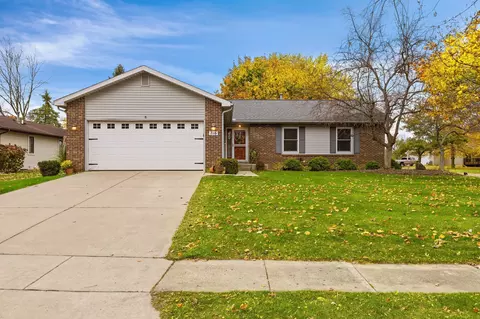 716 Foxboro, Saline, MI 48176