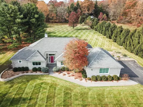 3750 Sunshine Trl, Brighton, MI 48114