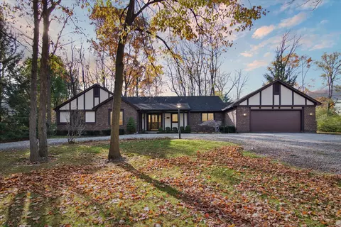 40301 Stoneleigh St, Northville, MI 48167