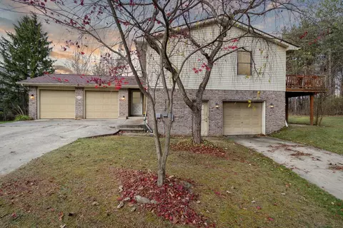 3711 Pine Creek Rd, Metamora, MI 48455