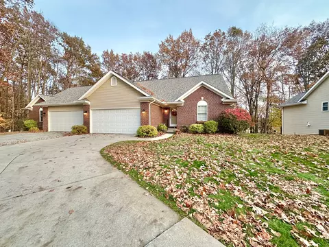 5481 Hidden Oaks Cir, Fenton, MI 48451