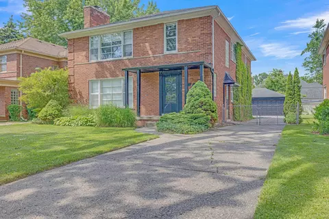 813 Harcourt Rd, Grosse Pointe Park, MI 48230