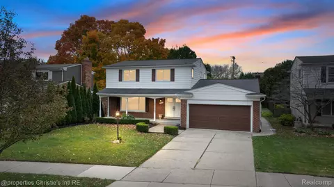 23260 Robert John St, Saint Clair Shores, MI 48080
