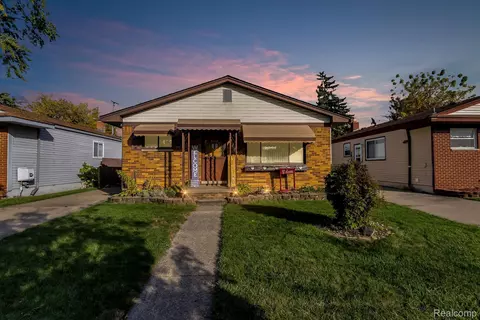 8338 Fremont St, Westland, MI 48185