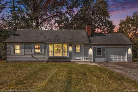 16885 Harrison St, Livonia, MI 48154