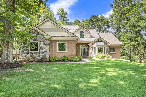 10687 Arbour Dr, Brighton, MI 48114