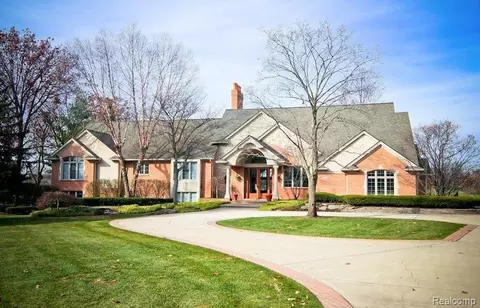 1280 Circle, Bloomfield Hills, MI 48302