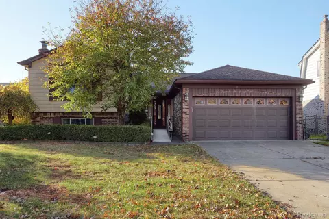 3080 Albany Dr, Sterling Heights, MI 48310