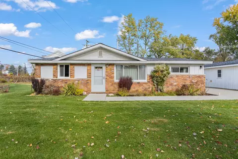 1715 Payson Rd, Walled Lake, MI 48390
