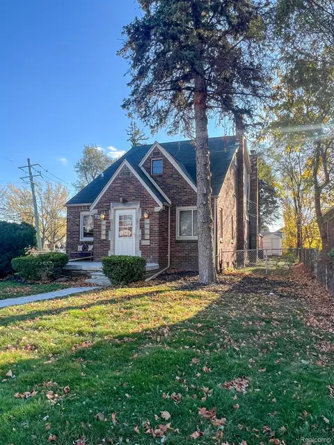 15744 Crescentwood Ave, Eastpointe, MI 48021