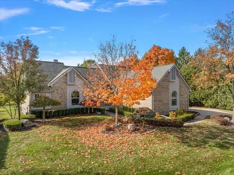 995 Elmsmere Dr, Northville, MI 48167