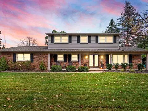 53756 Huntington Dr, Shelby Township, MI 48316