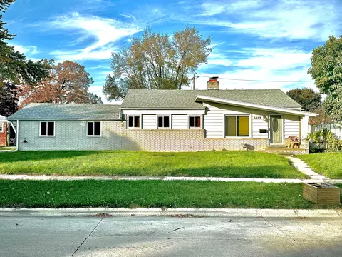 5035 Lyons Cir S, Warren, MI 48092