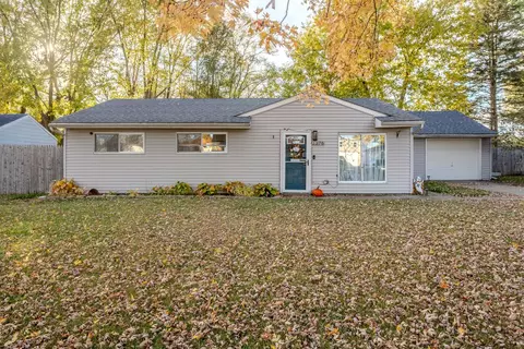 1375 Whittier Dr, Waterford, MI 48327
