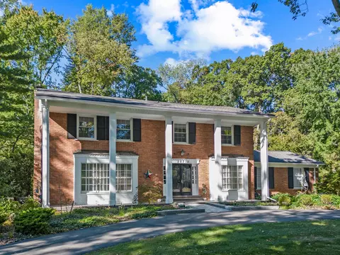30777 Cheviot Hills Dr, Franklin, MI 48025
